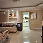 Apto Com Sacada
