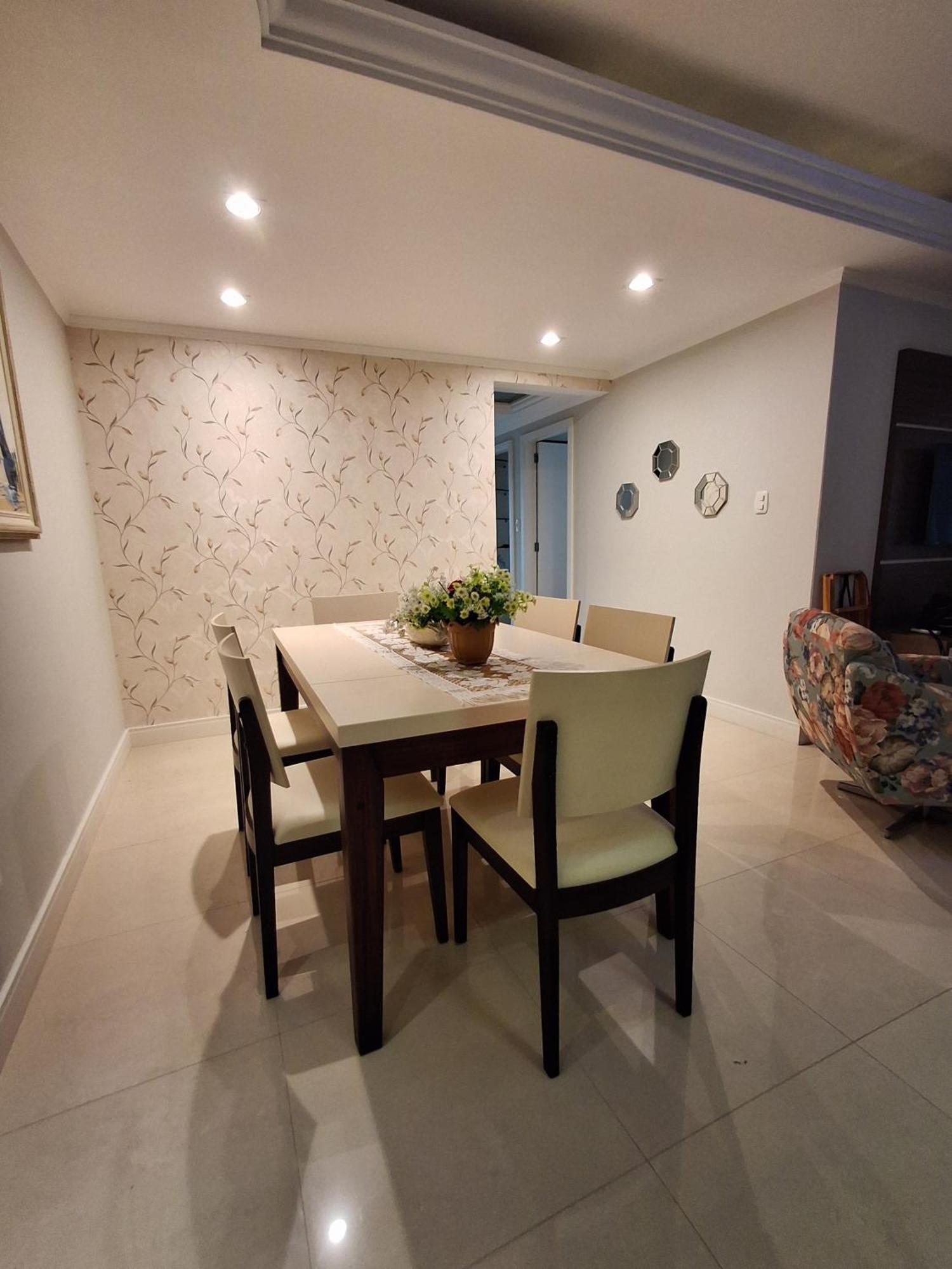 Apto Com Sacada * Balneario Camboriu