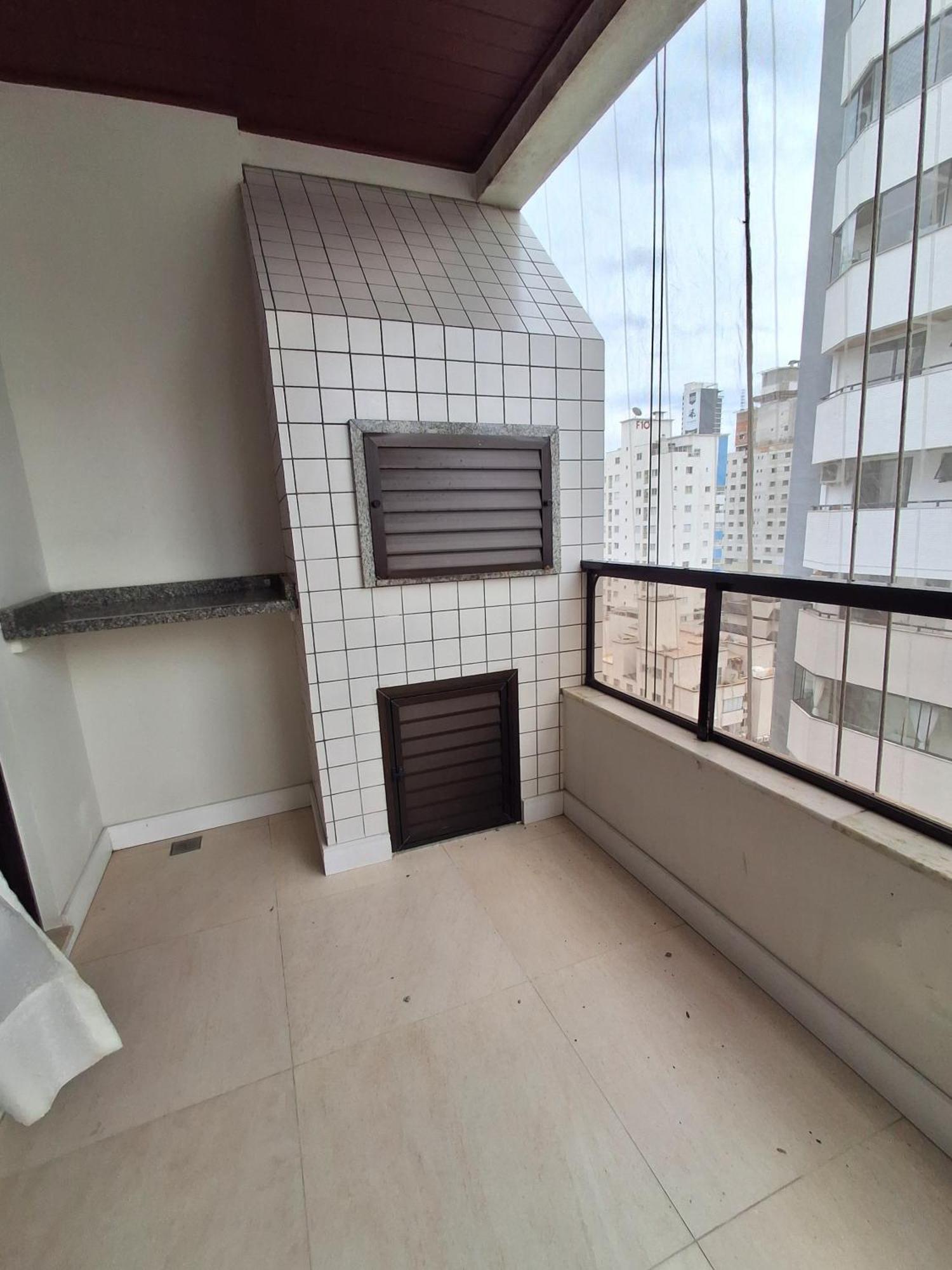 Apto Com Sacada Balneario Camboriu